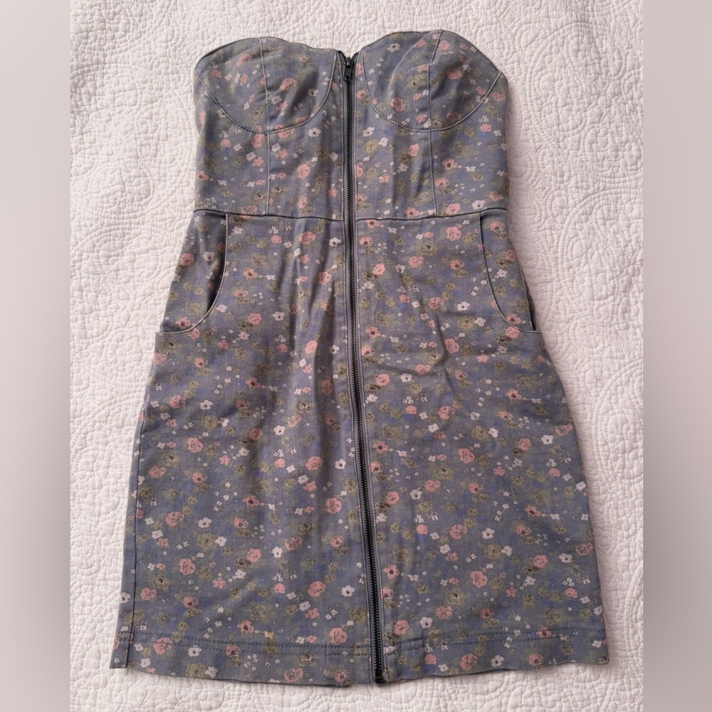 Urban Outfitters (Kimchi Blue) - Strapless Floral Denim Dress - size small